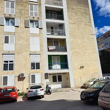 Center Apartment *
